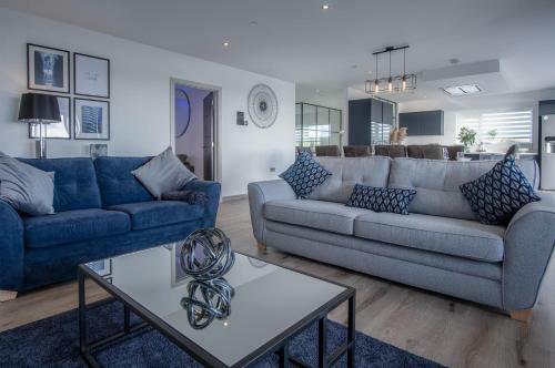 Sunrise - 5 Bedroom Luxurious Holiday Home - Pendine