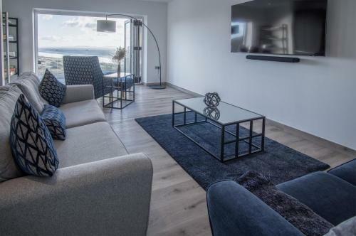 Sunrise - 5 Bedroom Luxurious Holiday Home - Pendine
