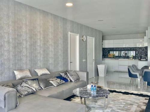 Villa Myhouse