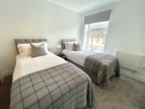High Street, Stylish City Centre Apartment, 3 Bed
