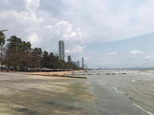 Apartamento Latina Beach Resort Jomtien 2