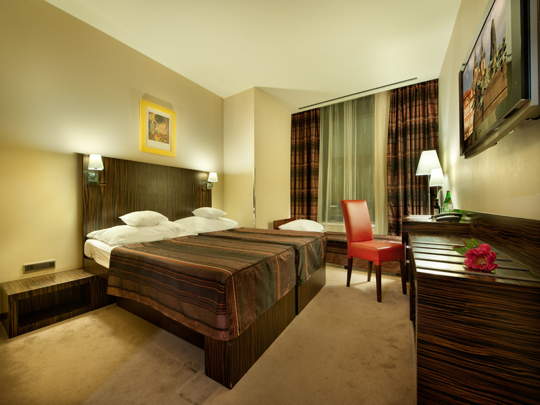 Ea Hotel Crystal Palace