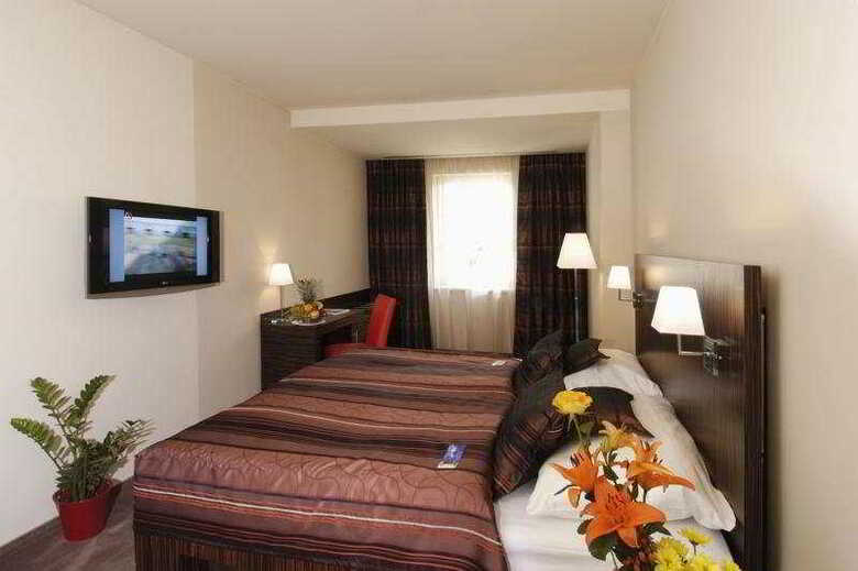 Ea Hotel Crystal Palace