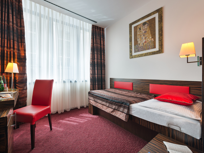 Ea Hotel Crystal Palace