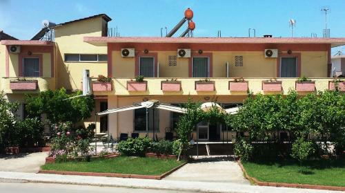Hostal Intos Apartments