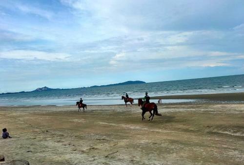 Apartamento Dipantai Timurbay Seaview Grdfloor Private Residence