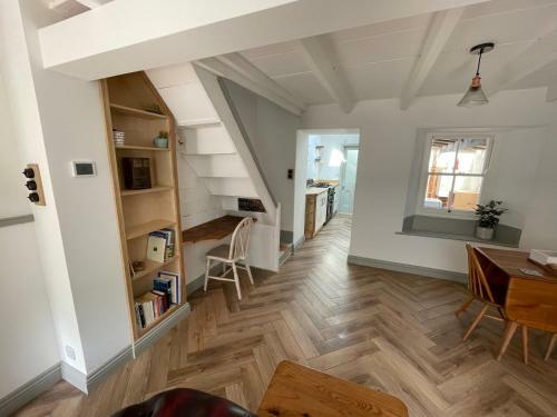 Newly Finished Period Cottage In Central Location