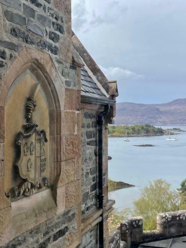 Duncraig Castle Bed And Breakfast