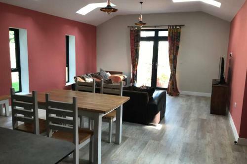 Delightful Detached Cottage In Village Centre