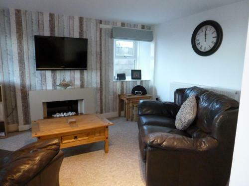 Poppys Cottage - A Charming Seafront Cottage