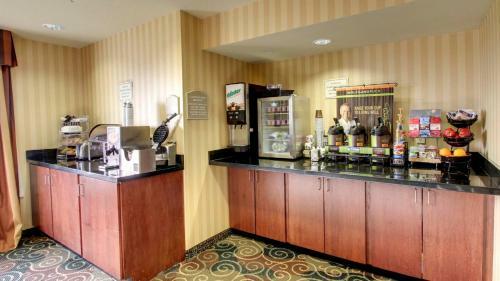 Cobblestone Hotel - Wayne