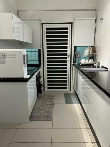 Five Bedrooms Residential Home With Free Wifi