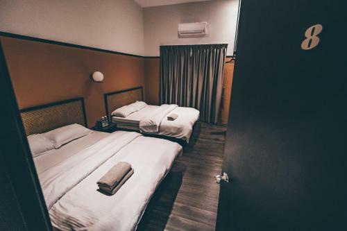 Hostal J Residence