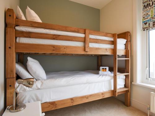 Pass The Keys Modern 2 Bed In Southsea Sleeps 4