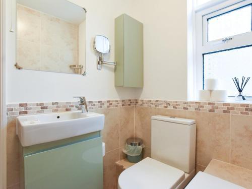 Pass The Keys Modern 2 Bed In Southsea Sleeps 4