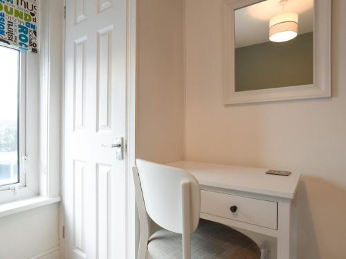Pass The Keys Modern 2 Bed In Southsea Sleeps 4