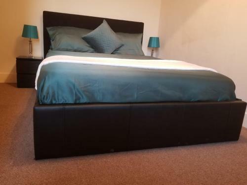 Glamorous Home - Near Reading W Station With Parking