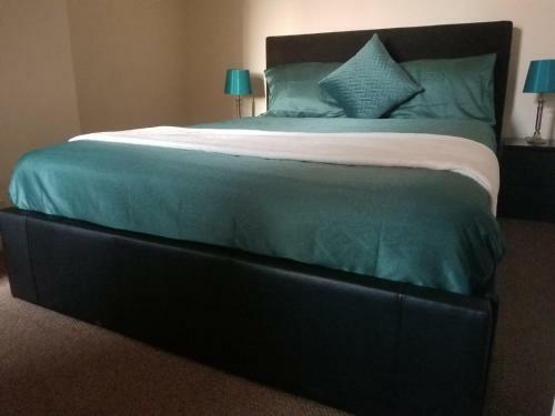 Glamorous Home - Near Reading W Station With Parking