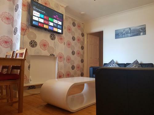 Glamorous Home - Near Reading W Station With Parking