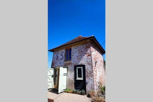 The Dovecote - Unique Self-contained 1bed Renovated Barn