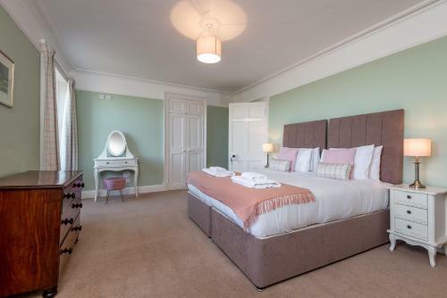 Easter Kincaple Farmhouse, Sleeps 16, St Andrews