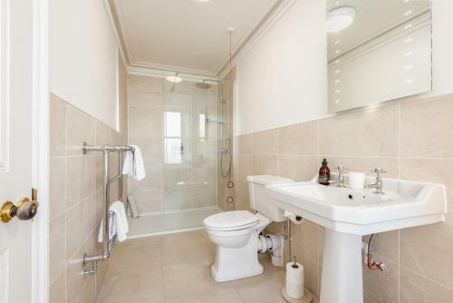 Easter Kincaple Farmhouse, Sleeps 16, St Andrews