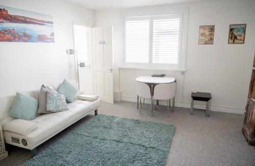 Sunnyside - Back Road East St Ives - Sleeps 4