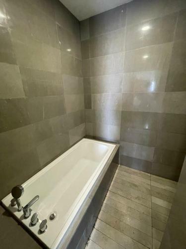 Apartamento Imperio Residence With Private Bathtub By Lets Stay