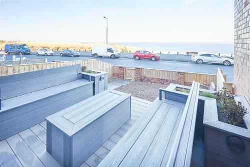 Host & Stay - 'salty' Seaview