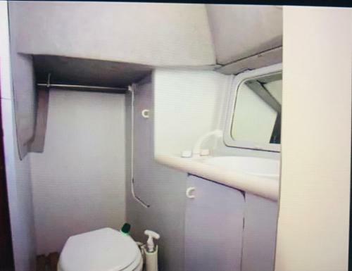 Cosy Sailing Boat Glamping Accommodation On The River In Sandwich