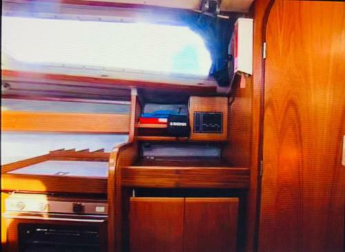 Cosy Sailing Boat Glamping Accommodation On The River In Sandwich