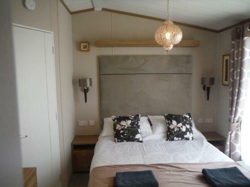4 Berth Luxury Mini Lodge