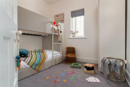Littlefields - Stylish, Modern Cottage With Large Garden, Close To Beach