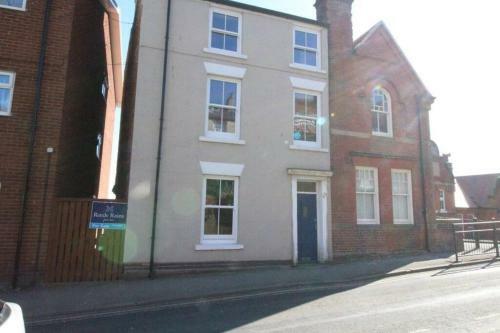 200 Year Old Large Townhouse With Sea Views