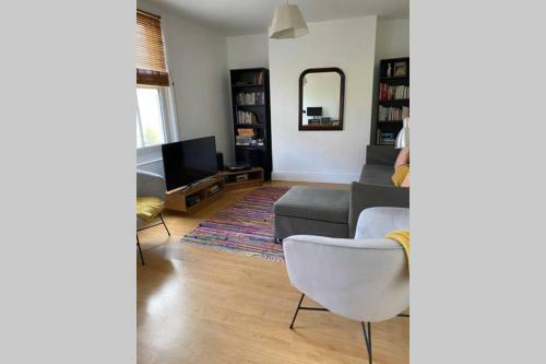200 Year Old Large Townhouse With Sea Views