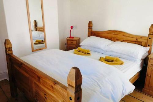 200 Year Old Large Townhouse With Sea Views