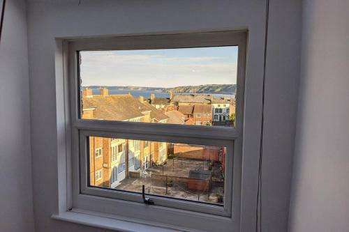 200 Year Old Large Townhouse With Sea Views