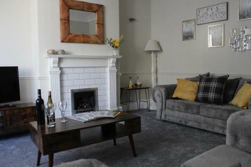 The Hampton Beautiful House With Conservatory & Garden
