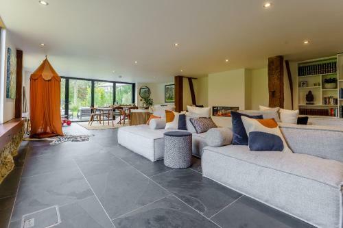 Tithe Barn 10 Guests
