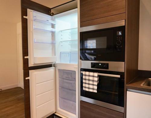 Luxury 2 Bed Apartment With Parking Near London