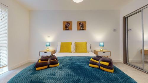 Luxury 2 Bed Apartment With Parking Near London