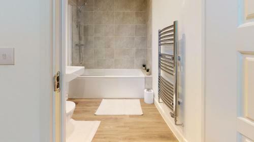 Luxury 2 Bed Apartment With Parking Near London