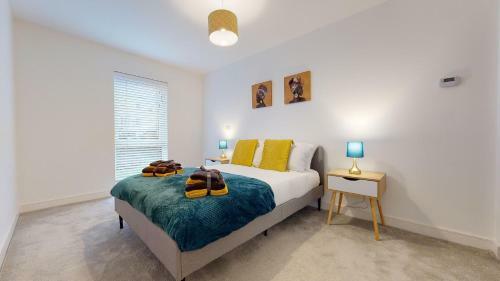 Luxury 2 Bed Apartment With Parking Near London