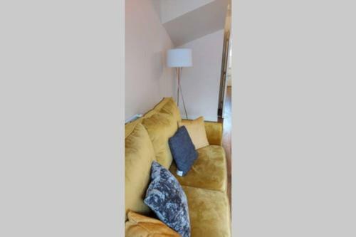 Modern 5 Bed, Sleeps 9, Free Parking, Walk To Town