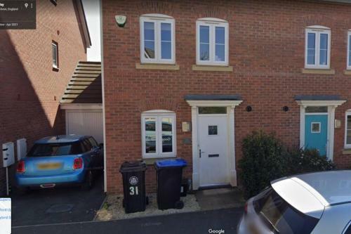 Modern 5 Bed, Sleeps 9, Free Parking, Walk To Town