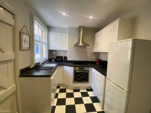 Fabulous 2 Bed Character Property Close To Town