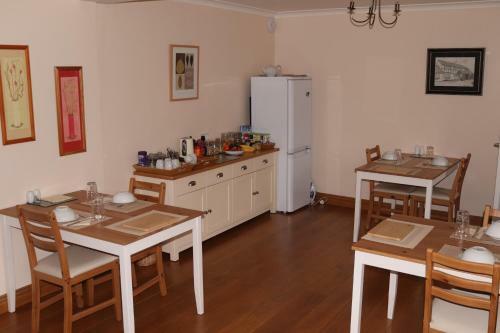 Bed & Breakfast Highworth House