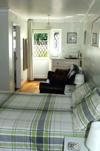 Bed & Breakfast Highworth House
