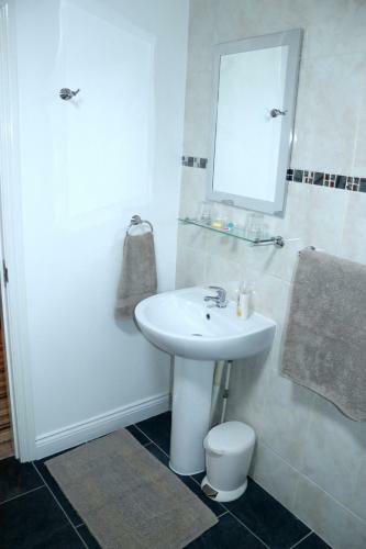 Bed & Breakfast Highworth House