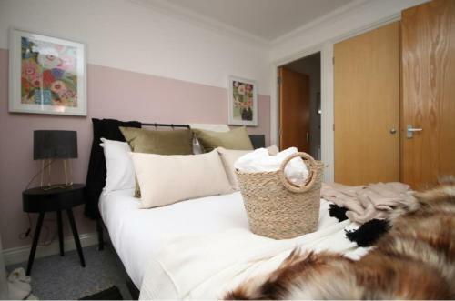 Queensgate By Mia Living 2 Bedroom Apartment